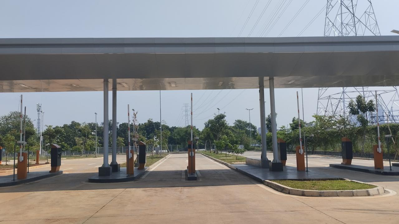 Penampakan Pintu Tiket untuk Akses Masuk Bus di Jakarta International Stadium (JIS).