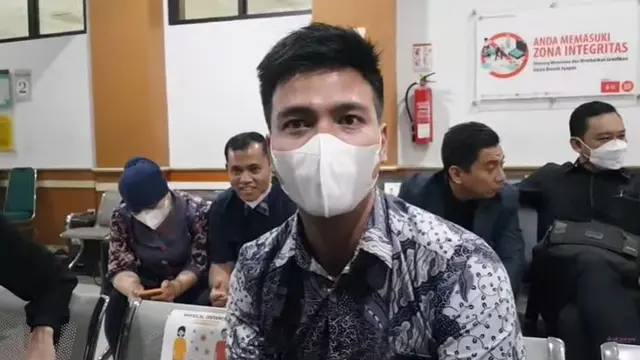 Frans, adik ipar Vanessa Angel (Foto: YouTube)