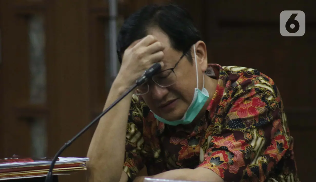 Terdakwa kasus dugaan korupsi di PT Asuransi Jiwasraya dari kalangan pengusaha, Benny Tjokrosaputro saat menjalani sidang lanjutan di Pengadilan Tipikor Jakarta, Senin (6/7/2020). Sidang mendengar keterangan saksi. (Liputan6.com/Helmi Fithriansyah)