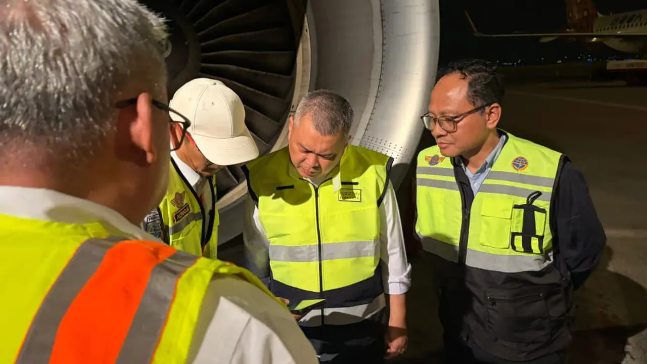 Meski lima bandara mulai beroperasi normal pascaerupsi Krakatau, Menhub mewajibkan pemeriksaan ketat armada dan pemantauan jalur udara. (Dok Kemenhub)