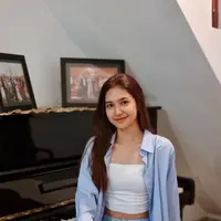 Warna biru langit yang indah akan semakin menonjol saat dipadupadankan dengan shade lainnya. Seperti kombinasi paling common adalah biru langit dan putih seperti gaya kasual Mikha Tambayong (Foto: Instagram Mikha Tambayong)