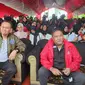 Ketua TPD Ganjar-Mahfud wilayah Banten, Rano Karno bersama Cak Lontong menghadiri deklarasi dukungan pasangan capres-cawapres nomor urut 3 Ganjar Pranowo dan Mahfud Md di Islamic Center Bayah, Kabupaten Lebak, Banten. (Liputan6.vom/Dicky Agung Prihanto).