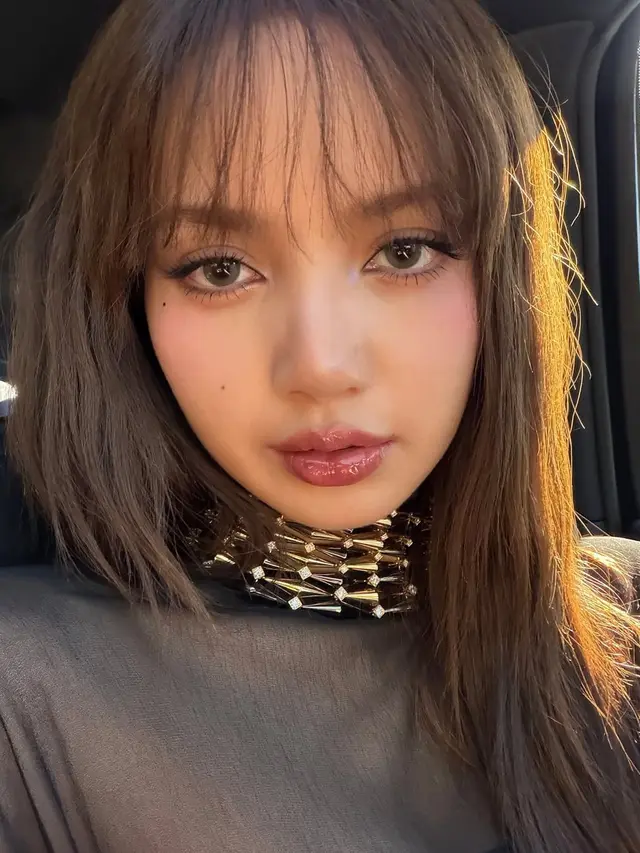 Lisa BLACKPINK Debut di Golden Globes 2026 dengan Kalung Mewah dan Langka