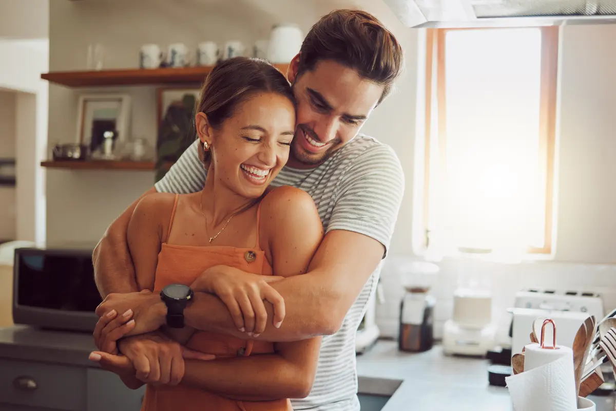 perempuan dan pasangan november romantis
