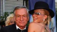 Hugh Hefner di acara Baywatch 10th Anniversary celebration pada tahun 2000. (AFP/VINCE BUCCI)