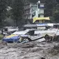 Banjir di Sungai Beas akibat hujan lebat di Kullu, Himachal Pradesh, India, pada 9 Juli 2023. (Foto: AP/Aqil Khan)
