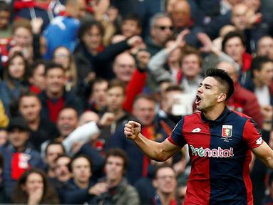 Giovanni Simeone, putra pelatih Atletico Madrid, Diego Simeone, mencetak dua gol untuk membawa Genoa menang 3-1 atas Juventus, pada laga pekan ke-13 Serie A, di Stadion Luigi Ferraris, Minggu (27/11/2016). (Reuters/Alessandro Garofalo)