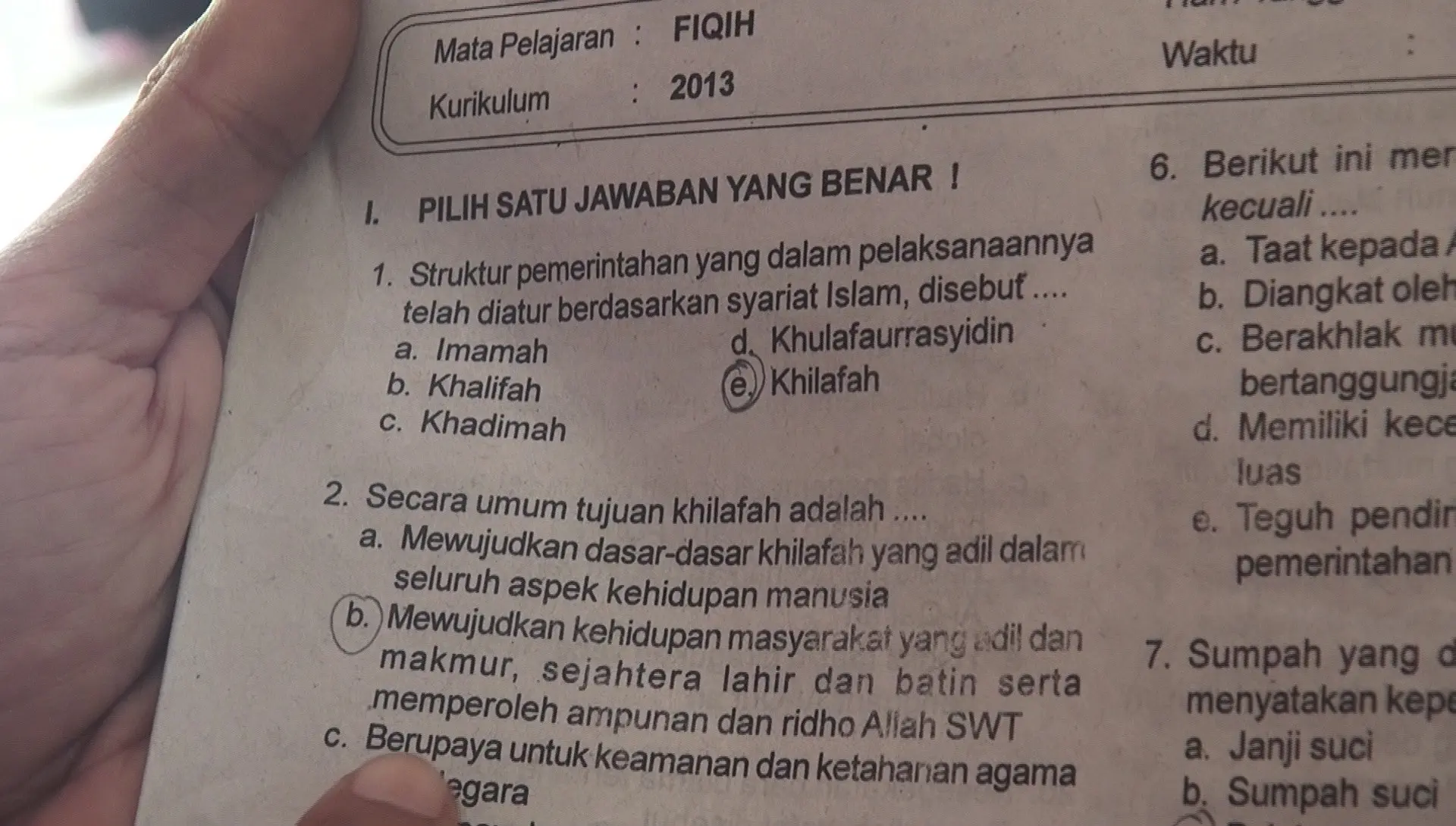 Soal ujian mata pelajaran Fiqih yang dinilai memuat unsur radikal. Foto: (Dian Kurniawan/Liputan6.com)