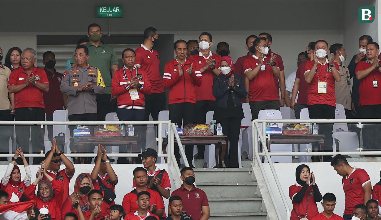 <p>Presiden Joko Widodo menghadiri laga Grup A Piala AFF 2022 antara Timnas Indonesia melawan Timnas Kamboja yang berlangsung di Stadion Utama Gelora Bung Karno (SUGBK), Jumat (23/12/2022). (Bola.com/Bagaskara Lazuardi)</p>