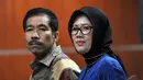 Terdakwa kasus pilkada Palembang Romi Herton dan istrinya, Masyitoh menjalani sidang dengan agenda pemeriksaan saksi di Pengadilan Tipikor, Jakarta, Kamis (8/1/2015). (Liputan6.com/Miftahul Hayat)