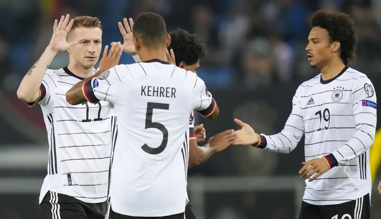 Kemenangan ini mengukuhkan posisi Jerman di puncak klasemen sementara dengan 18 poin dari 7 pertandingan. Sementara Rumania harus tertahan di peringkat ke-4 dengan 11 poin. (AP/Michael Sohn)