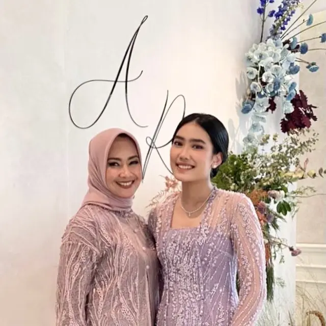 6 Potret Lamaran Alika Islamadina Keponakan Alya Rohali, Penuh Kebahagiaan