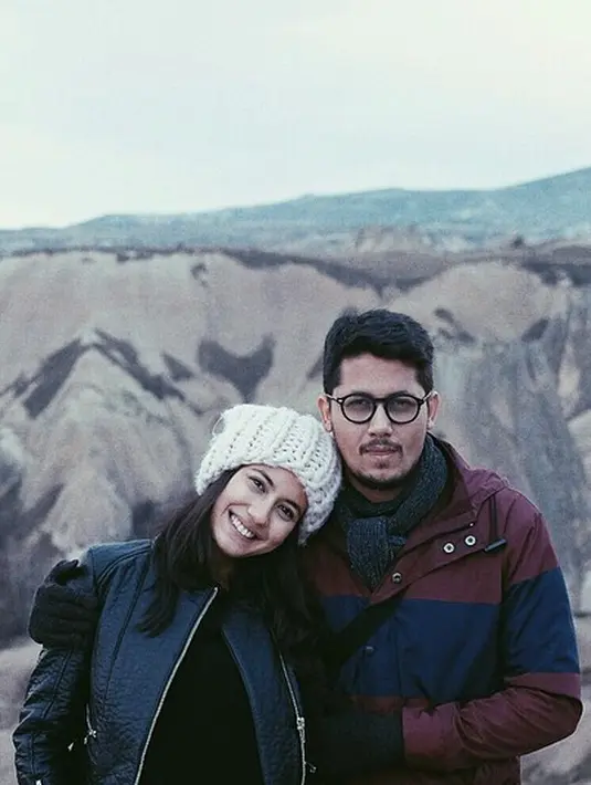 Pevita Pearce merupakan anak ke-2 dari tiga bersaudara dari pasangan Bramwell Pearce yang berasal dari Inggris, dan Ernie Auliasari yang berasal dari Banjarmasin. (Via Instagram/@pevpearce)