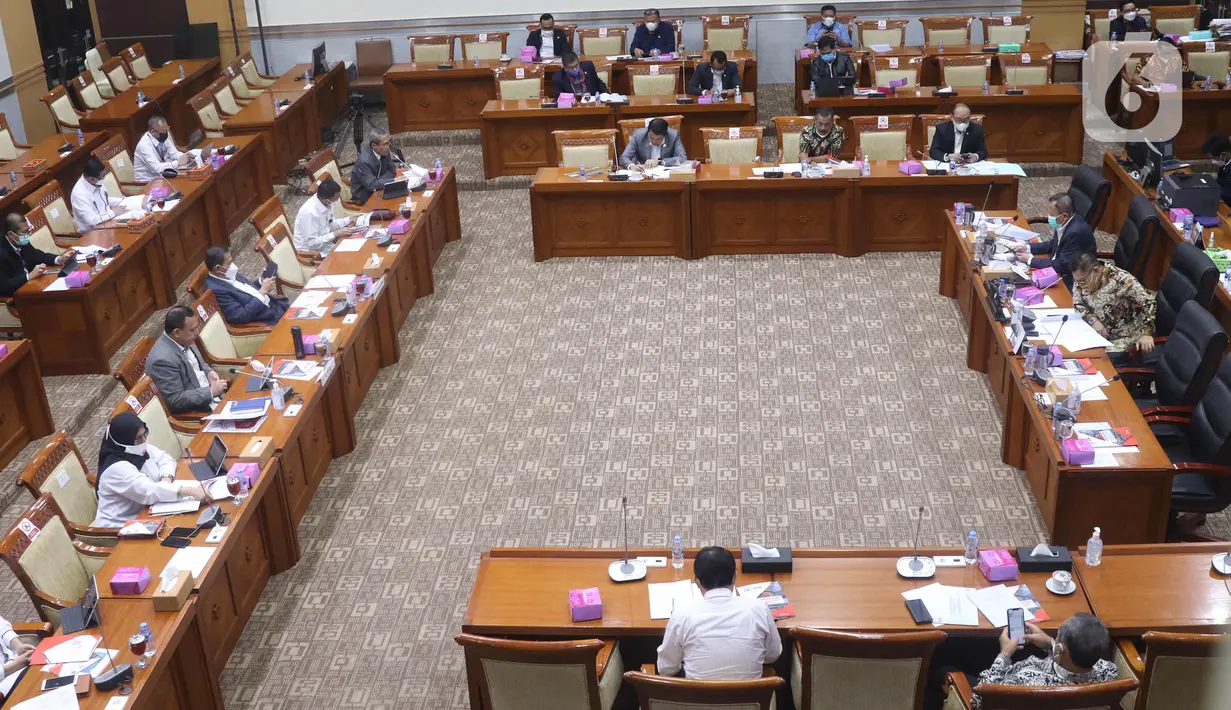 Suasana Rapat Dengar Pendapat (RDP) KPK dengan Komisi III DPR di Kompleks Parlemen Senayan, Jakarta, Rabu (10/3/2021). Dalam rapat dengar tersebut, KPK dan Dewan Pengawas (Dewas) KPK membahas terkait dengan evalusasi pelaksanaan tugas dan fungsi KPK. (Liputan6.com/Angga Yuniar)