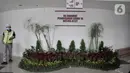 Seorang pria berdiri di Rumah Sakit Darurat Penanganan COVID-19 di Wisma Atlet, Kemayoran, Jakarta, Minggu (22/3/2019). RS Darurat Penanganan COVID-19 menyediakan dua  tower yang siap digunakan sebagai lokasi penanganan pasien COVID-19. (merdeka.com/Iqbal S. Nugroho)