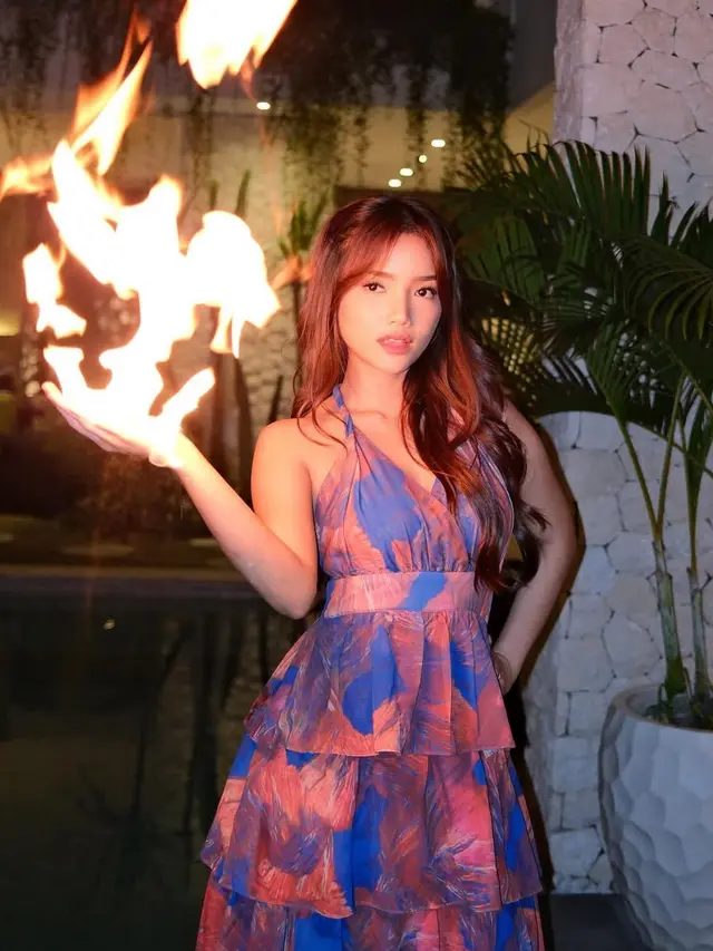 Fuji An Kenakan Long Dress Ruffle dengan harga terjangkau. [@fuji_an]