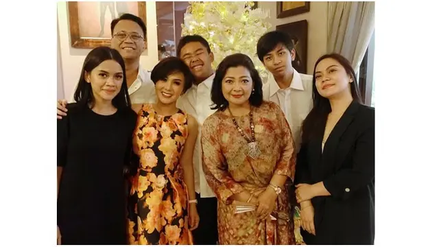 6 Potret Kebersamaan Yuni Shara dan Mantan Suami, Tetap Rukun Meski Sudah Bercerai