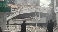 Bangunan empat lantai Pondok Pesanteren Al-Khoziny di Buduran, Sidoarjo, Jawa Timur, ambruk, Senin (29/9/2025). (Liputan6.com/Dian)