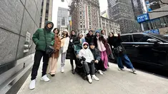 Begini potret kompak liburan bareng keluarga Mulan Jameela. Tampak anak-anak Mulan Jameela ikut berlibur bersama. Keluarga ini menghabiskan waktu untuk berjalan-jalan di kota New York.(Liputan6.com/IG/@mulanjameela1)