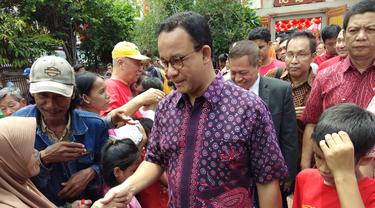 Gubernur DKI Jakarta Anies Baswedan Saat Menyambangi Wihara Dharma Bakti. (Foto: Liputan6.com/Ady Anugrahadi)