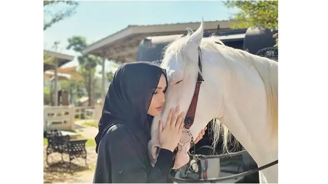 6 Potret Terbaru Alyssa Spischak, Putri Sambung Ustaz Derry Sulaiman yang Memesona