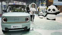 Pasar kendaraan listrik China sendiri berkembang pesat setelah Partai Komunis yang berkuasa menggelontorkan miliaran dolar untuk mempromosikan teknologi. (AP Photo/Ng Han Guan)