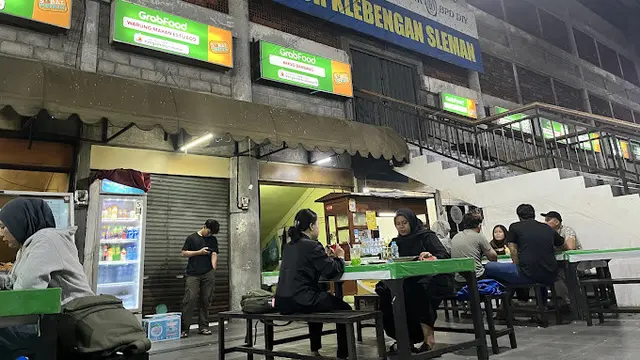 Food Court GOR Klebengan (GMaps/Oktaviaa Purnama)