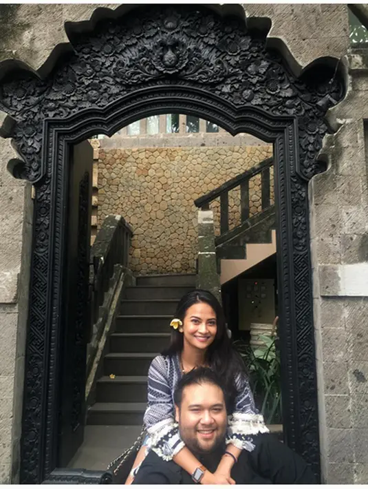 Ditemui di kawasan Tendean, Jakarta Selatan, Selasa (17/5), pemeran Yunita dalam sinetron 'Heart Series 2' itu mengaku tidak mengundang banyak orang. Tapi keduanya sepakat untuk mengundang mantan kekasih masing-masing. (Instagram/vanessaangelofficial)