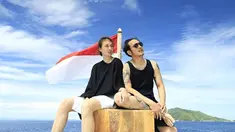 Nadine Chandrawinata dan Dimas Anggara terlihat sangat menyukai travelling.