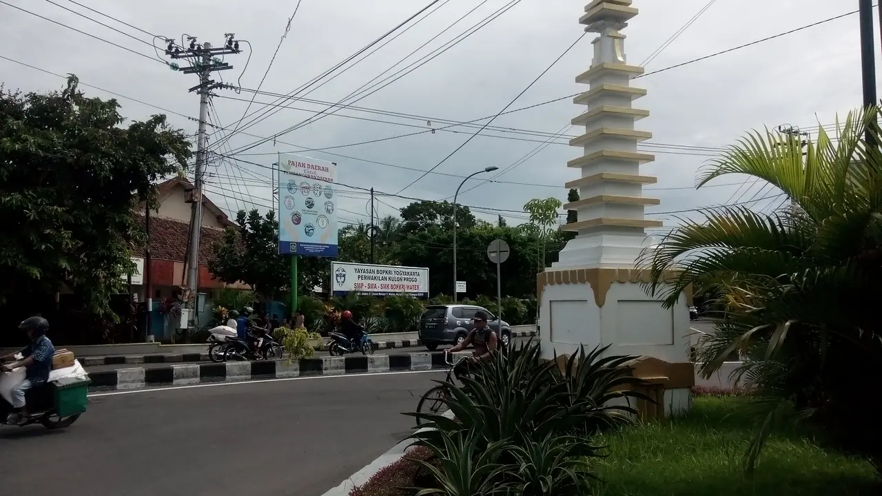 Tugu Pagoda Wates Kulon Progo