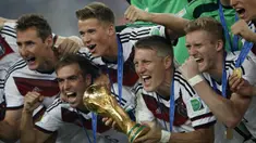 Sejak pertama kali digelar pada 1930, turnamen sepak bola antar-negara sejagat, Piala Dunia telah digelar dalam 21 edisi hingga 2018 lalu. Tercatat ada 6 negara yang paling banyak tampil di partai final (lebih dari dua kali) untuk memperebutkan gelar juara. (AFP/Adrian Dennis)