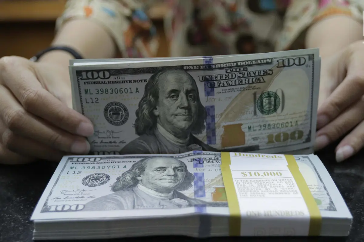 Rupiah Tembus 13.820 per Dolar AS