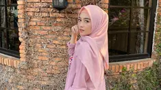 Melalui akun Instagram pribadinya, Nabilah Ayu terbilang aktif mengunggah berbagai foto gaya OOTD. Penampilan mantan member JKT48 ini pun disebut semakin memesona usai memutuskan untuk berhijab. (Liputan6.com/IG/@nblh.ayu)