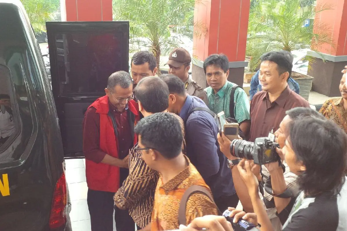 Dilaporkan pada 2014, Mengapa Dahlan Iskan Baru Ditahan Sekarang?