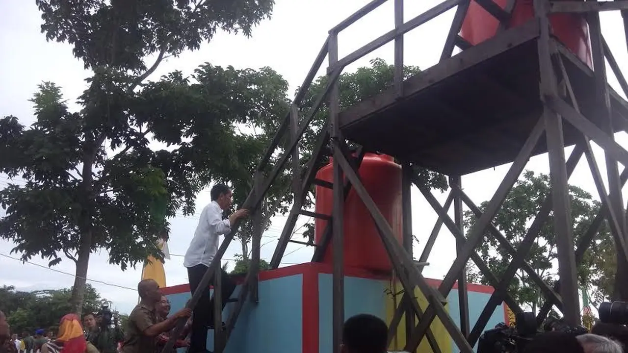 Jokowi naik Tower