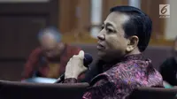 Terdakwa korupsi proyek e-KTP, Setya Novanto saat menjadi saksi pada sidang lanjutan dugaan merintangi penyidikan korupsiE-KTP dengan terdakwa Bimanesh Sutarjo di Pengadilan Tipikor, Jakarta, Jumat (27/4). (Liputan6.com/Helmi Fithriansyah)