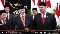 Presiden Federesasi Sepak Bola Internasional (FIFA), Gianni Infantino mendapat penghargaan Bintang Jasa Pratama dari Presiden Jokowi. (YouTube Sekretariat Presiden)