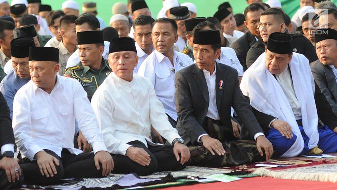 Presiden Joko Widodo atau Jokowi saat salat Idul Adha 1439 Hijriah di Lapangan Tegar Beriman, Cibinong, Kabupaten Bogor, Jawa Barat, Rabu (22/08). (Merdeka.com/Arie Basuki)
