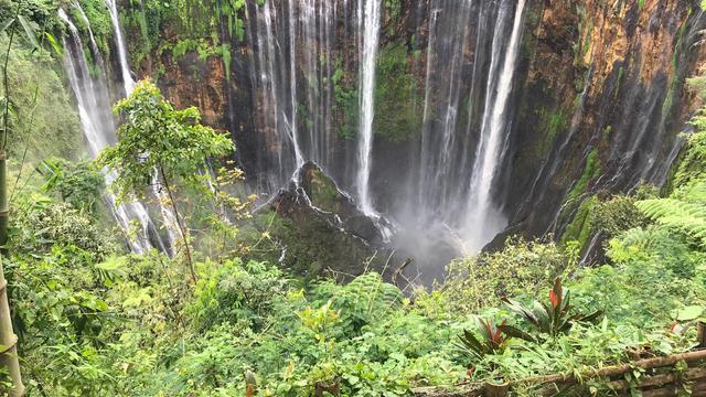 Air Terjun Tumpak Sewu Niagara Di Lumajang Regional