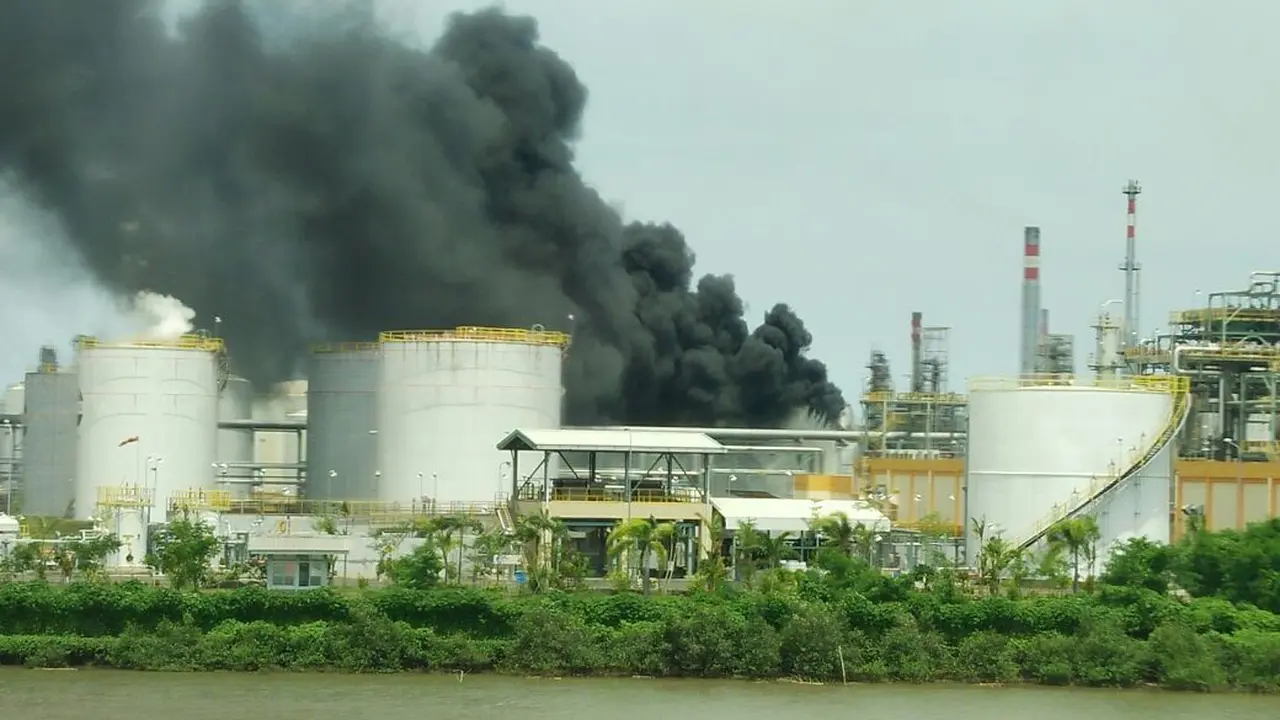 Kebakaran Tangki Pertamina Cilacap Padam Setelah 1 Jam