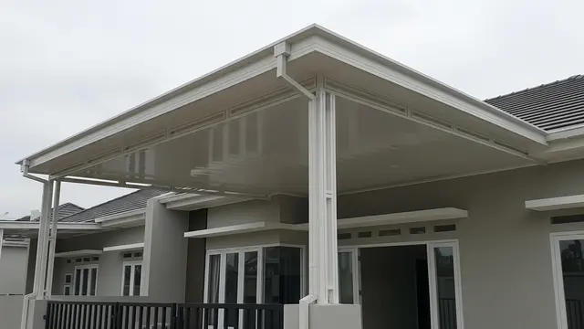Desain Teras Rumah Atap Baja Ringan (AI)