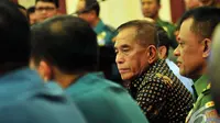 Menhan Ryamizard Ryacudu (berbaju batik) Rapat Pimpinan Kementerian Pertahanan di Kantor Kemhan, Jakarta, Rabu (17/12/2014). (Liputan6.com/Johan Tallo)