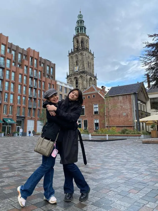 Feni Rose bahagia dengan status janda (Instagram/fenirose)