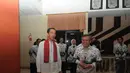Gubernur DKI Joko Widodo melakukan kunjungan ke kantor PGRI di Gedung Guru Nasional, Jakarta, Jumat (23/5/14) (Liputan6.com/Herman Zakharia)