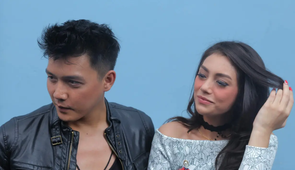 "Mereka belum tahu apa yang terjadi diantara kita. Paling mereka tanya, karena saya kan nggak sama mereka. Kalau saya pergi pasti saya bilang papa kerja," Caline. (Andy Masela/Bintang.com)