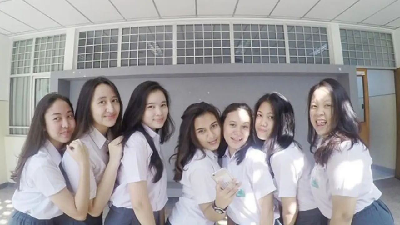 4 Rok Abu-abu Ini Jadi Andalan Siswi SMA Lho