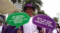 Usia Pak Ketut sudah 80 tahun, namun sejak 2013 beliau aktif mengikuti lari marathon 10 K yang digelar di beberapa kota. Ini bukti lansia pun tetap sehat dan produktif. 