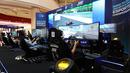 Sejumlah pebalap simulator berkompetisi saat Jakarta E-Prix ESports Championship 2023 yang berlangsung di Mal Artha Gading, Kelapa Gading, Jakarta Utara, Sabtu (20/05/2023).  40 pebalap simulator berpartisipasi untuk memperebutkan kejuaraan merupakan rangkaian dari Road to Jakarta E-Prix 2023. (Bola.com/Bagaskara Lazuardi)