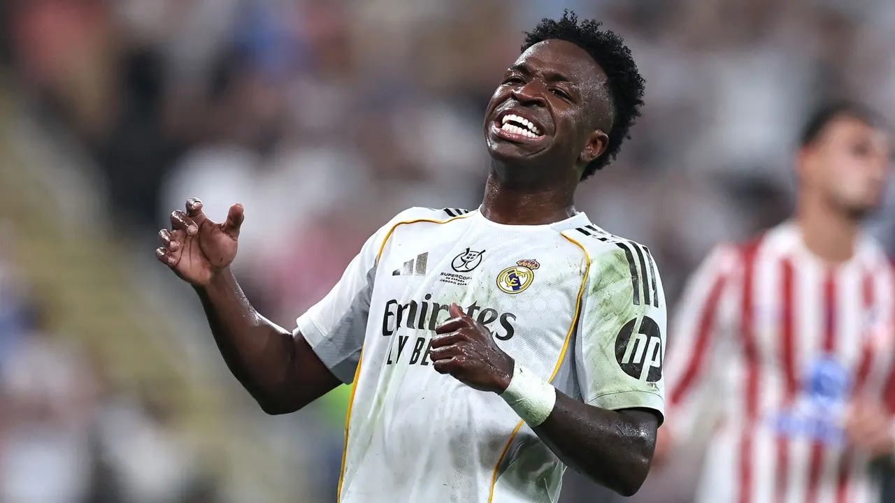Foto: Aksi Cekcok Vinicius dan Simeone dalam Laga Panas Derby Madrid di Semifinal Piala Super Spanyol