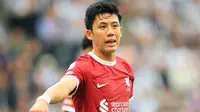 Wataru Endo menjadi pemain terbaru Asia yang bermain di Premier League. Gelandang bertahan asal Jepang ini didatangkan Liverpool dari VfB Stuttgart pada awal musim 2023/2024 dengan nilai transfer 20 juta euro. Ia dikontrak selama 4 tahun hingga 30 Juni 2027. (AFP/Lindsey Parnaby)